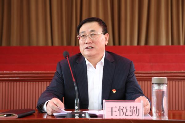 恒源熱力集團黨委書(shū)記、董事長(cháng)王悅勤 講主題教育黨課