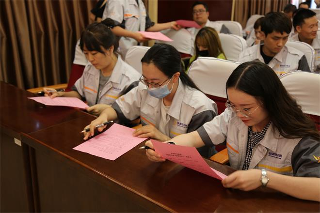 恒源熱力集團舉辦 “創(chuàng  )誠信企業(yè) 做誠信員工”簽名活動(dòng)
