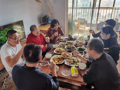 重陽(yáng)送溫暖，濃濃敬老情