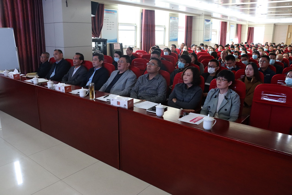 恒源熱力集團舉辦“普法宣傳進(jìn)企業(yè)，護航助力促發(fā)展”普法宣傳教育講座