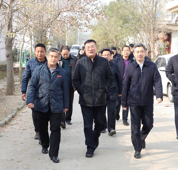 恒源熱力集團到卞莊街道王沙窩村和柿樹(shù)園村調研“第一書(shū)記”駐村工作