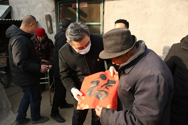 市恒源熱力集團開(kāi)展 駐村“第一書(shū)記”春節走訪(fǎng)慰問(wèn)活動(dòng)