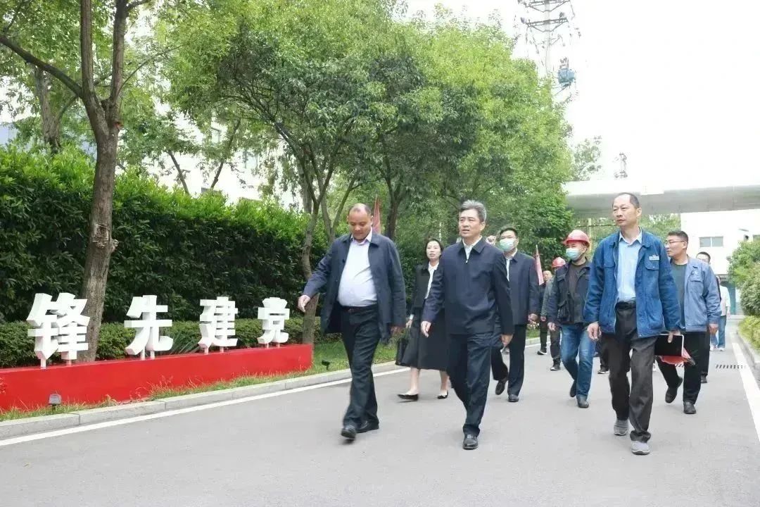 臨沂恒源熱力集團黨委書(shū)記、董事長(cháng)劉瑞峰帶隊到恒源熱電公司和供熱公司開(kāi)展調研